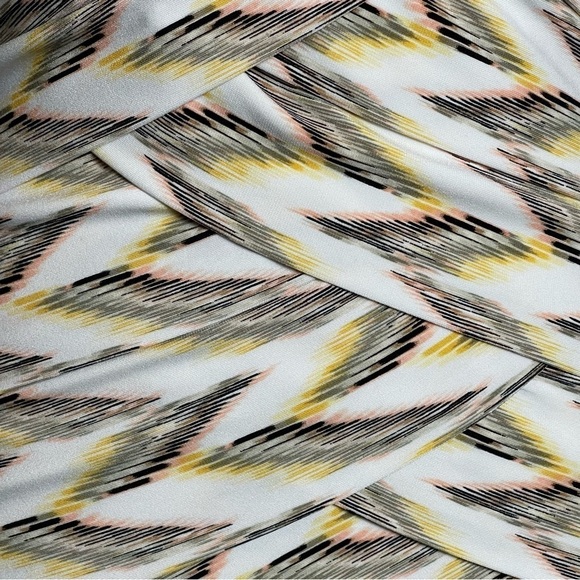 WHBM White Yellow Layered Patterned V-neck Career Sleeveless Top - Size XS - Picture 7 of 9